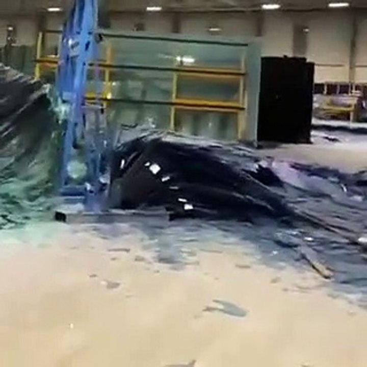 Düzce depremi sonrası cam fabrikasında dehşete düşüren görüntüler!