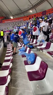 Los hinchas japoneses limpiaron la basura de las gradas del estadio