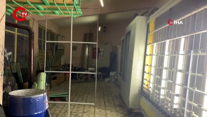 Dükkanındaki birçok cam tuzla buz oldu