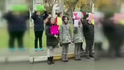 Kanser tedavisi gören öğretmene yürek ısıtan kutlama