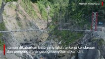 Baru Sebulan Beroperasi, Jembatan Gantung Gladak Perak Ditutup Akibat Longsor