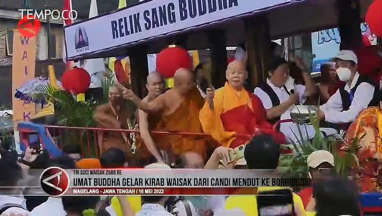 Umat Buddha Gelar Kirab Waisak dari Candi Mendut ke Borobudur