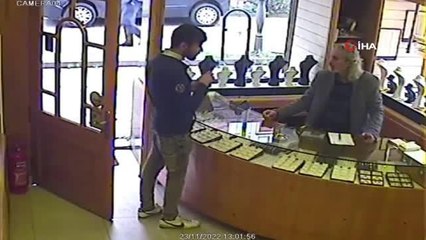 Bir garip hırsızlık: Kuyumcuya not bırakıp bileziği böyle çaldı