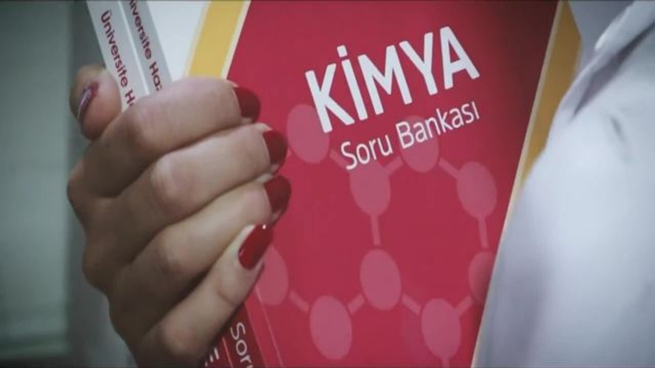 CHP İstanbul Gençlik Kolları'ndan 'Öğretmenler Günü' Paylaşımı: "Bizi Biz Yapanlara Bir Gün Değil Her Gün Kıymet Veriyoruz"