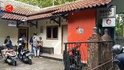 Penumpang Taksi Daring Melahirkan di Mobil