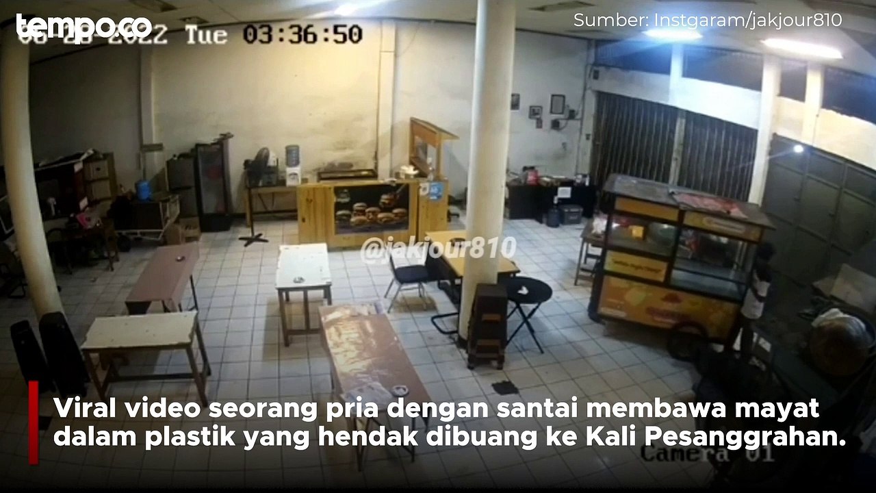 Dengan Santai Pria Ini Bawa Mayat Pakai Troli, Mau Dibuang ke Kali Pesanggrahan