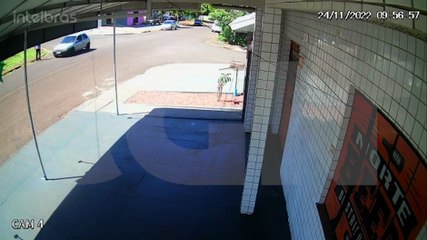 Câmera flagra indivíduo fugindo após furto em residência no Morumbi