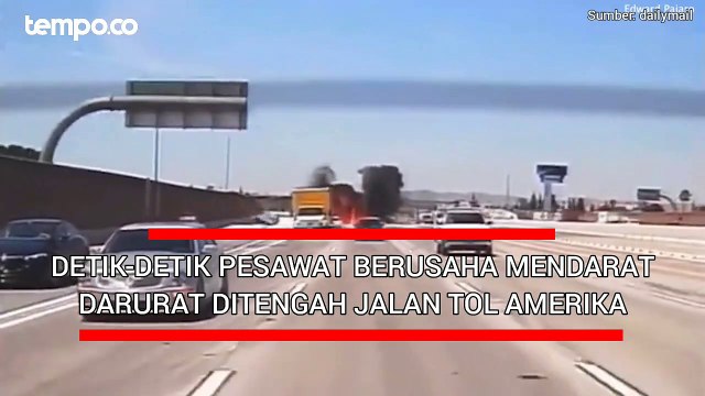 Detik-detik Pesawat Berusaha Mendarat Darurat di Jalan Tol Amerika