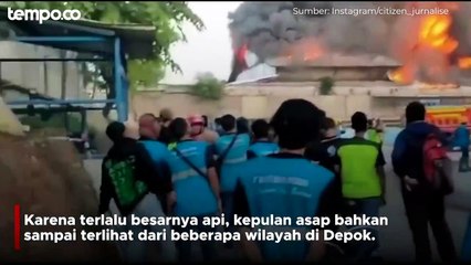 Kebakaran Pabrik di Gunung Putri, Besarnya Api Hingga Asapnya Terlihat dari Depok