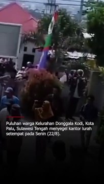 Lurah Dituduh Pungli, Puluhan Warga Segel Kantor Kelurahan