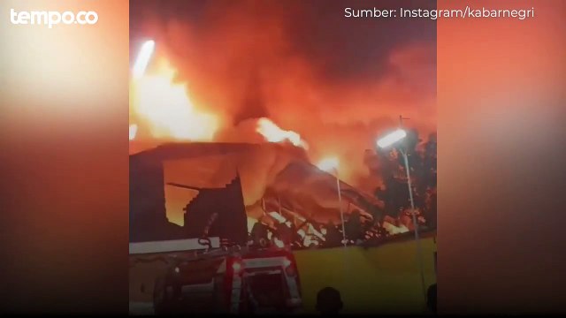 Pabrik Plastik di Curug Tangerang Terbakar, Diduga karena Tersambar Petir
