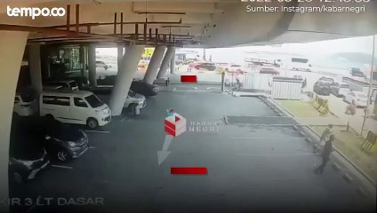 Cuplikan Video saat Truk Bermuatan Semen Menerobos Tembok Dermaga Eksekutif Bakauheni