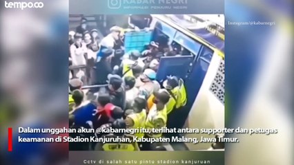 Rekaman CCTV Detik-detik Suporter Berusaha Keluar dari Stadion Kanjuruhan