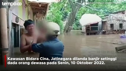 Download Video: Momen saat Petugas Evakuasi Bayi Akibat Banjir di Jatinegara