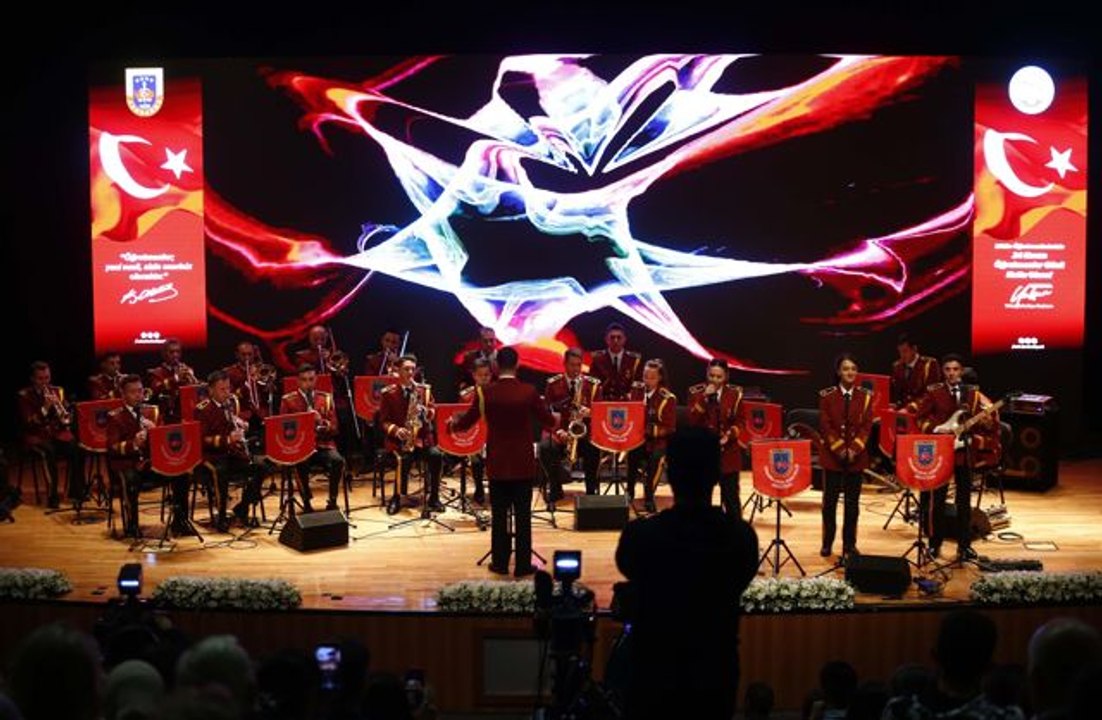 Jandarma Genel Komutanlığı Bandosu Kayseri'de öğretmenler için sahne aldı