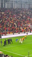 Göztepe-Altay derbisinde ortalık karıştı