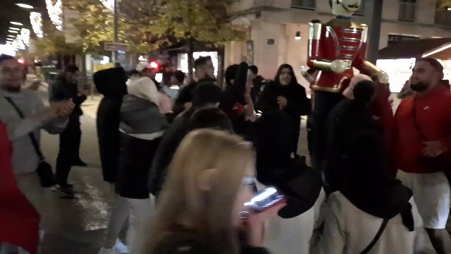 La joie des supporters Marocains d'Avignon