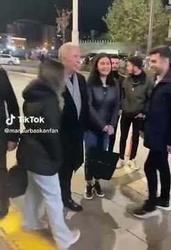 Mansur Yavaş'tan gençlere kahkaha attran teklif