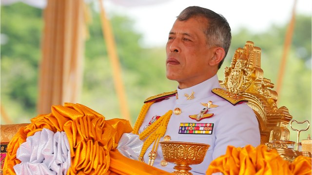 GALA VIDEO - Rama X, roi de Thaïlande : sa relation brisée avec sa mère Sirikit