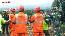 Deprem felaketini yaşayan Endonezya'da kurtarma çalışmaları devam ediyor