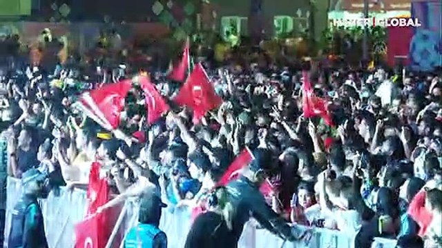 Zeynep Bastık, Dünya Kupası'na ev sahipliği yapan Katar'da konser verdi