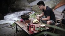 Solo Camping Sendirian di Tengah Hutan Belantara Menikmati Kopi dan Pisang Goreng