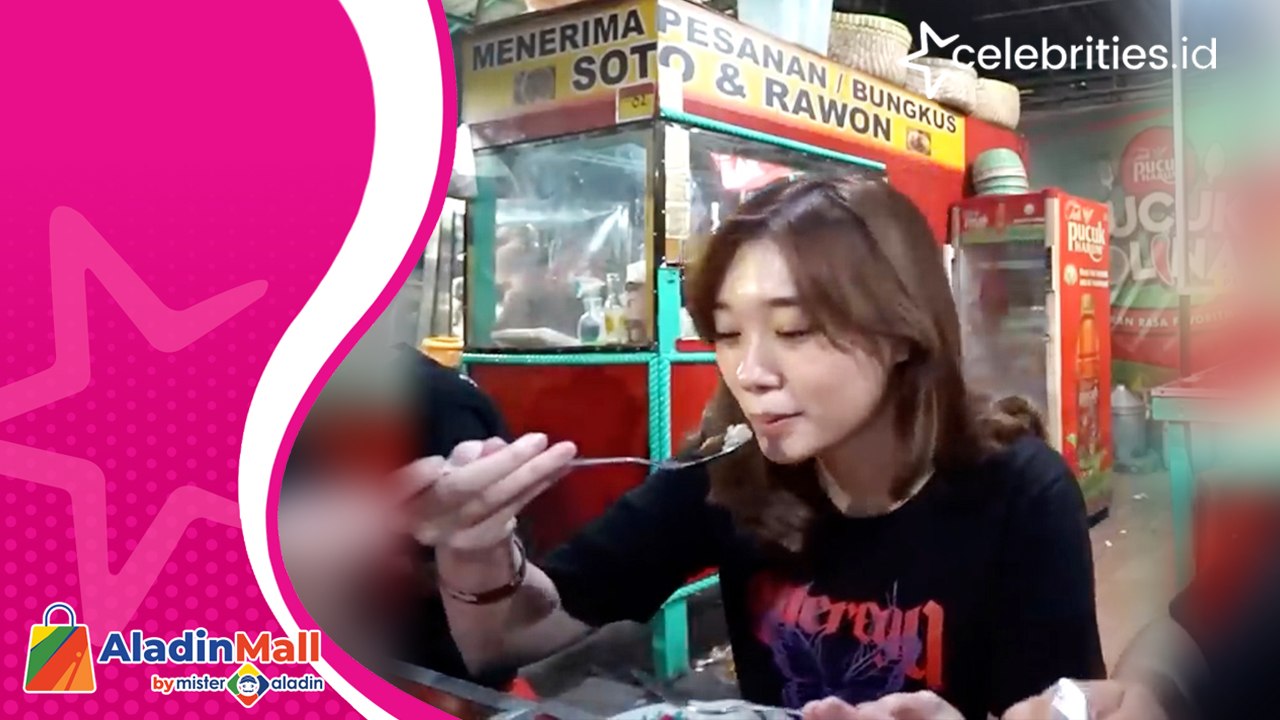 Kocak! Begini Ekspresi Livy Renata saat Makan Rawon, Takut-Takut Mau