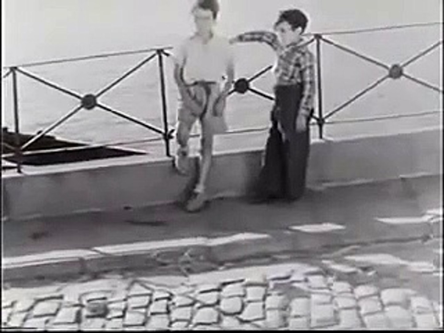 Aniki-Bóbó Bande-annonce (PT)