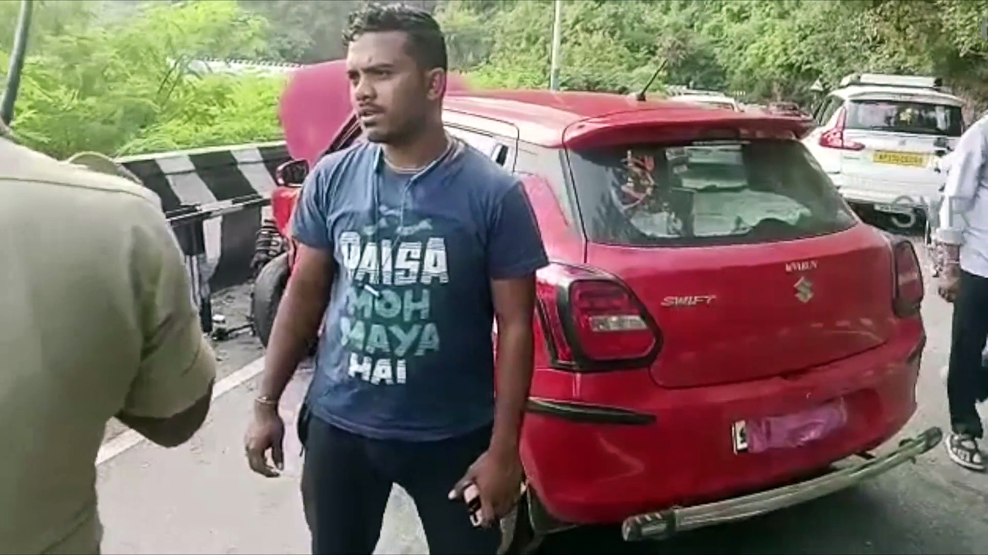 తిరుమల ఘాట్ రోడ్డులో యాక్సిడెంట్... డివైడర్ ను ఢీకొన్న కారు