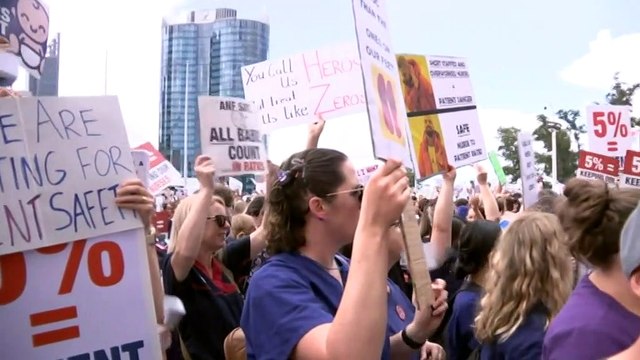 Thousands of nurses strike over pay and conditions