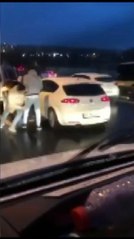 BAKIRKÖY'DE TRAFİKTE TARTIŞTIKLARI SÜRÜCÜYE SALDIRDILAR