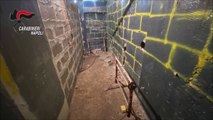 Bunker per nascondere latitanti e droga scoperti nel Napoletano