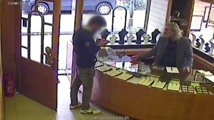 'Geri ödeyeceğim' notunu bırakıp bilezikleri çaldı