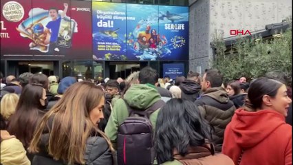 İstanbul'da 'muhteşem cuma' izdihamı: İndirime akın ettiler