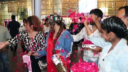 Rakhi Sawant rings in 44th birthday at airport