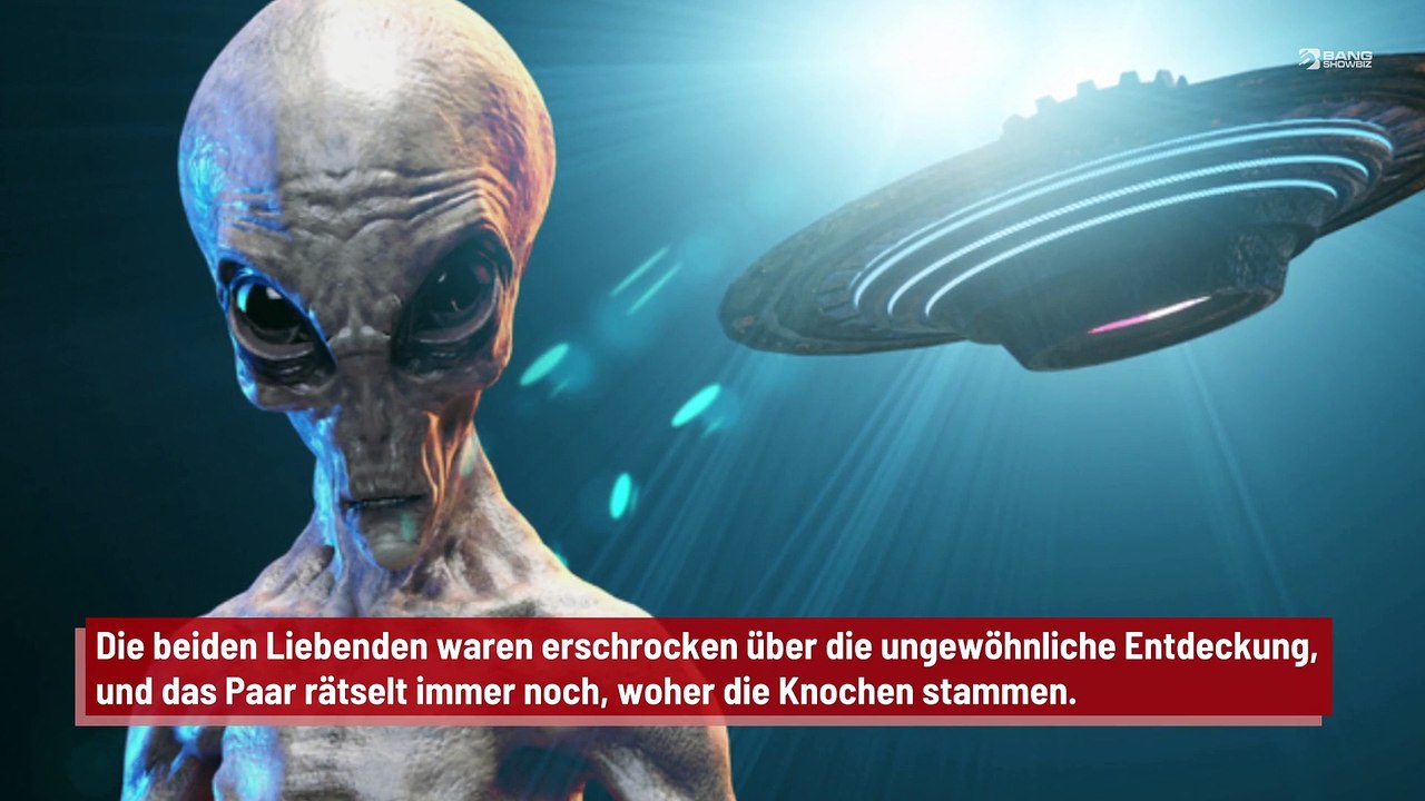 Ehepaar findet fremde Hand am Strand