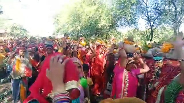 श्याम बाबा के दरबार में 1100 कलशों के साथ पहुंची महिलाएं, लगाई हाजिरी