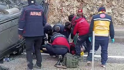 Sivas'ta minibüs takla attı: Yaralılar var