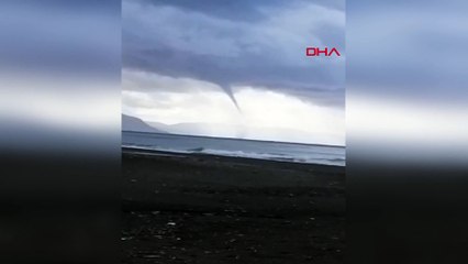 Hatay'da denizde hortum oluştu