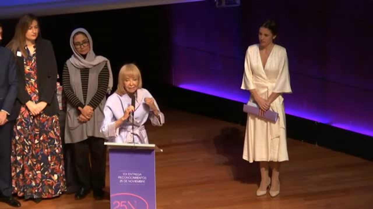 Fernández de la Vega se planta ante los insultos machistas en el Parlamento