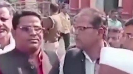 सुलतानपुर: किसानों की समस्याओं को लेकर कांग्रेसी हुए मुखर, डीएम को सौंपा ज्ञापन