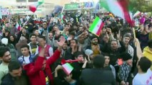الإيرانيون يحتفلون بفوز منتخبهم على نظيره الويلزي 2-صفر