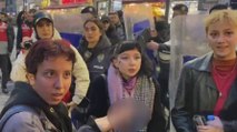 Taksim Tünel'de bekleyen 3 kadın gözaltına alındı