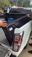 Des policiers font une découverte à l'arrière d'un pickup