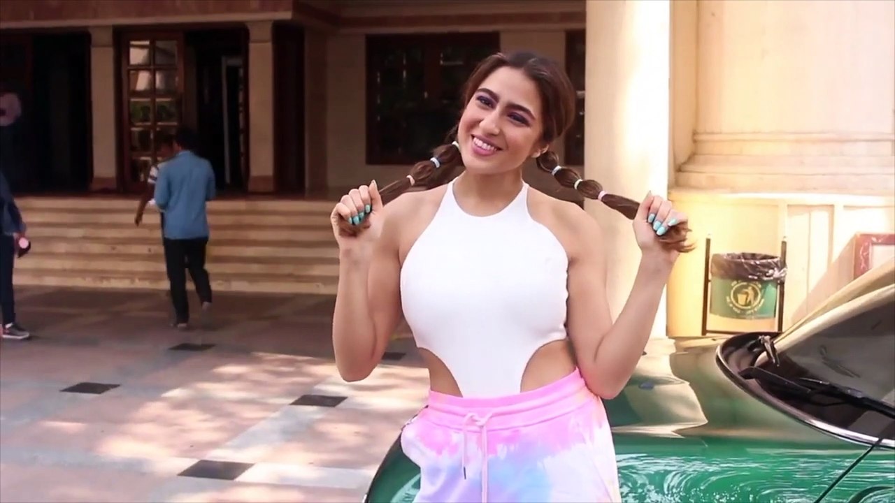 Sara Ali Khan hides her face from the paps netizens