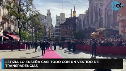 Letizia lo enseña casi todo con un vestido de transparencias