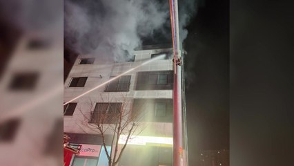 충남 당진 다가구주택 불...2명 화상 / YTN