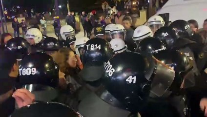 İzmit'te 25 Kasım eylemi için toplanan kadınlara polis müdahalesi