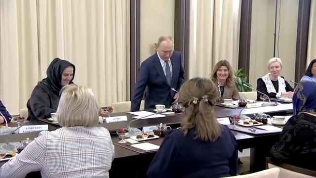 Putin se reúne con madres de soldados rusos que combaten en Ucrania