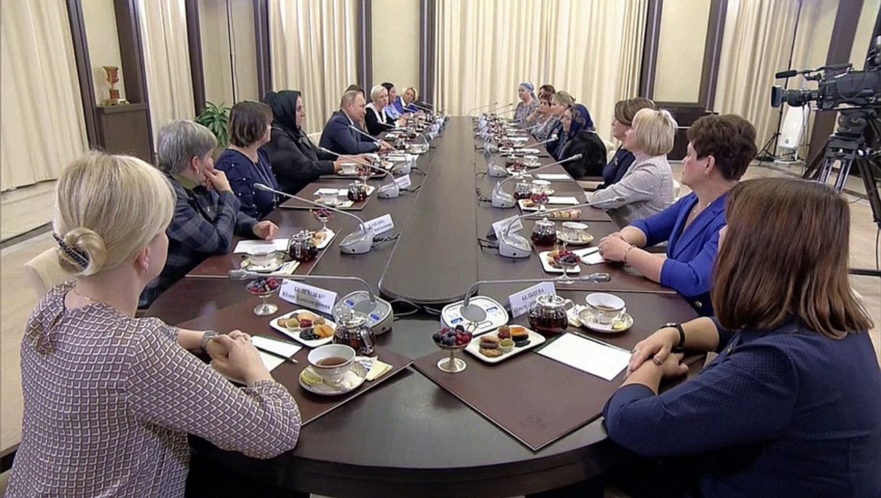 Frente a las madres de soldados rusos, Putin asegura que comparte su "dolor"